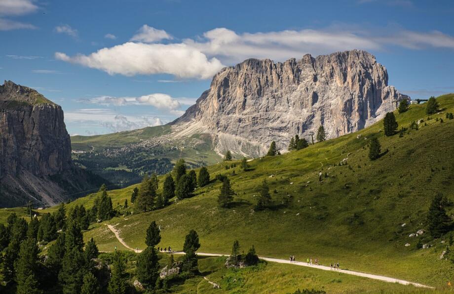 Passo Gardena con ZTL: finiti i giri in moto. Altri passi a rischio?