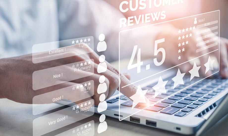 Recensioni false, è boom con l'intelligenza artificiale, ma la legge per bloccarle non si applica