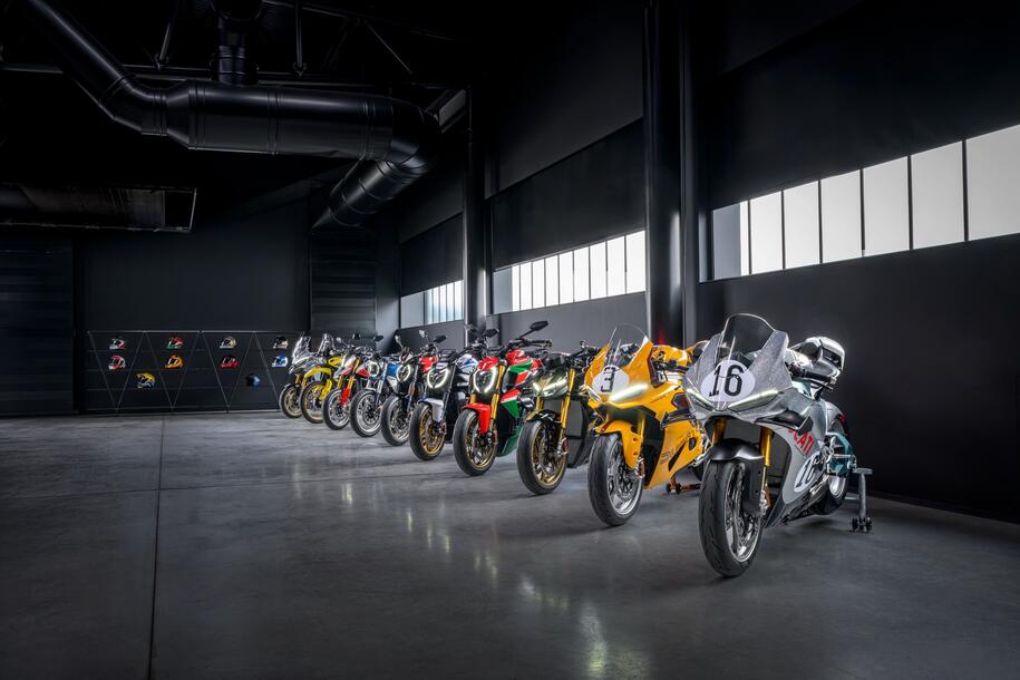 Ducati, i 10 modelli super per i 100 anni (vs gli originali)