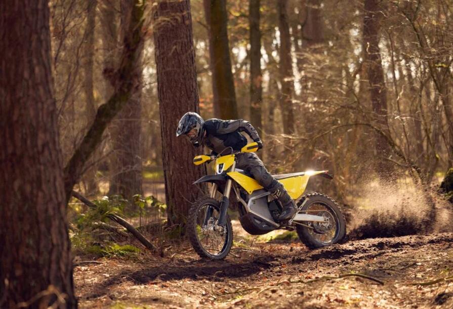 Radian EXR, la moto elettrica fa il pieno in 30 secondi con lo swap
