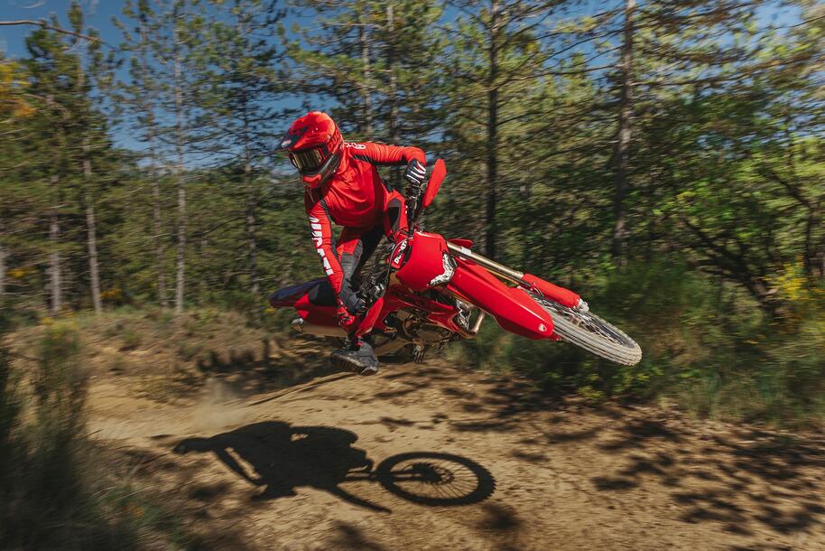 La Ducati si lancia nell’enduro, a luglio arriva la Desmo450 EDS 