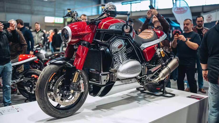 Jawa 1000 Sport Cruiser, muscoli retró per la café racer Ceca