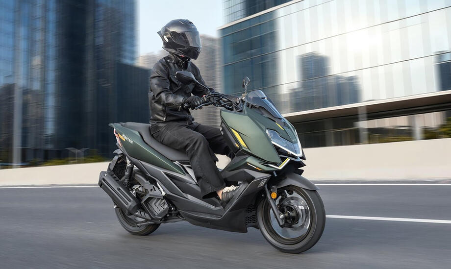 I cinesi colpiscono ancora: Zontes ZT125-X, lo scooter con telaio da moto