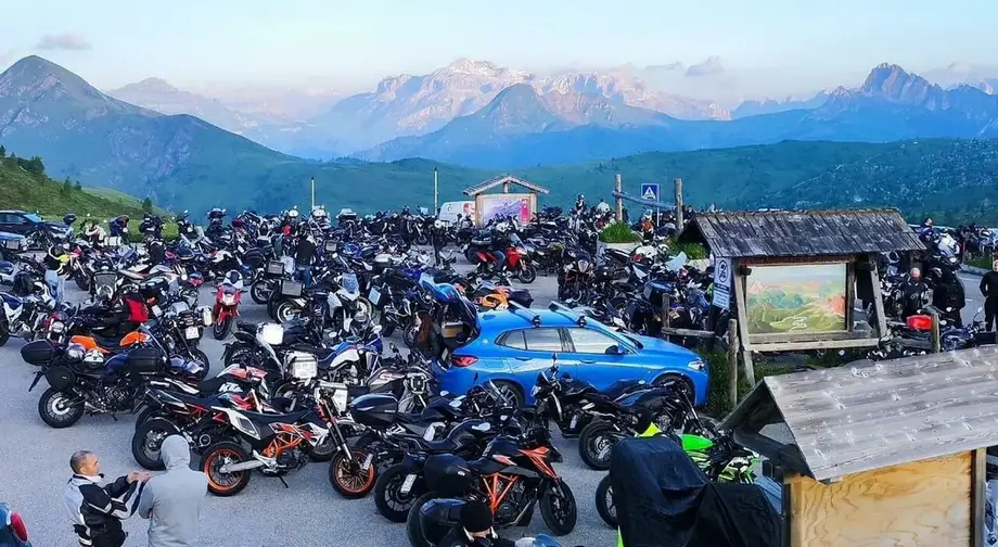 Dolomiti, vietati i raduni in alta quota