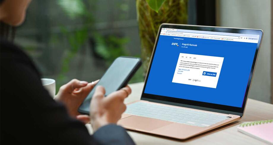 Cambio di residenza online: si aggiornano automaticamente anche i dati di auto e moto