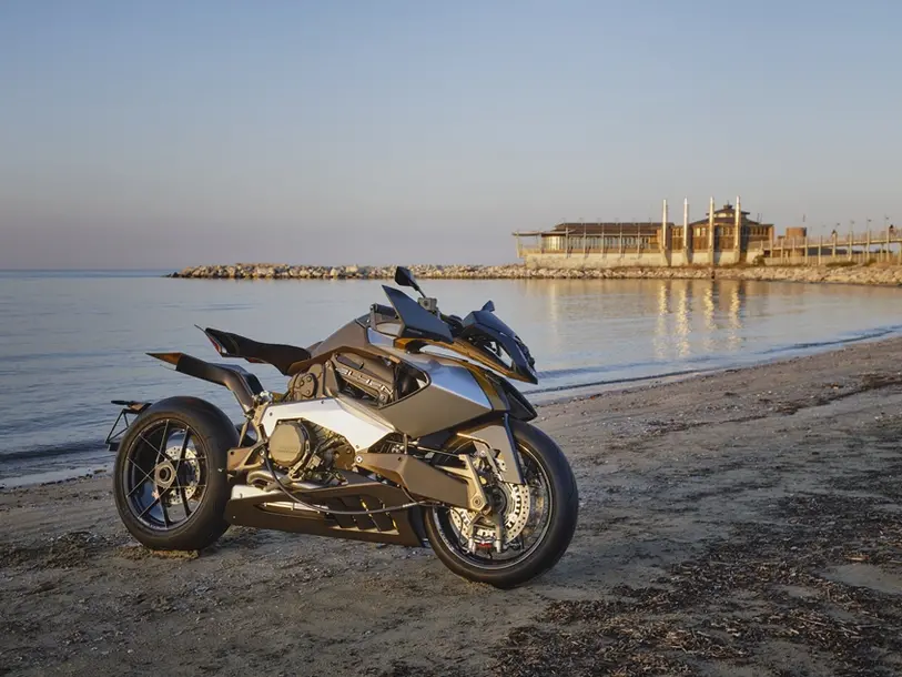 Vyrus Alyen: la moto più folle è senza sterzo e ha 200 CV