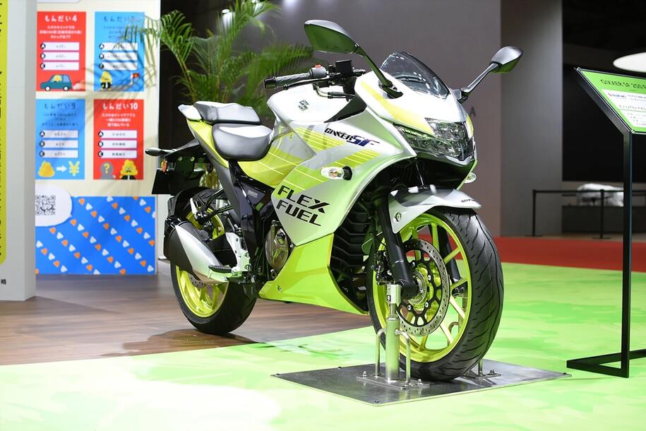 Motori multi carburante, la Suzuki Gixxer SF 250 FFV apre la strada
