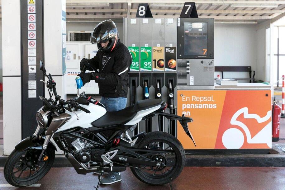 Benzina a 1,99 euro, è rivolta dei benzinai: rimborso Eni insufficiente