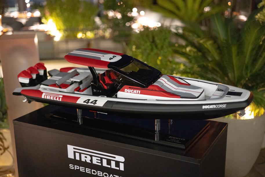 Ducati si dà alla nautica con un maxi gommone da 1500 CV