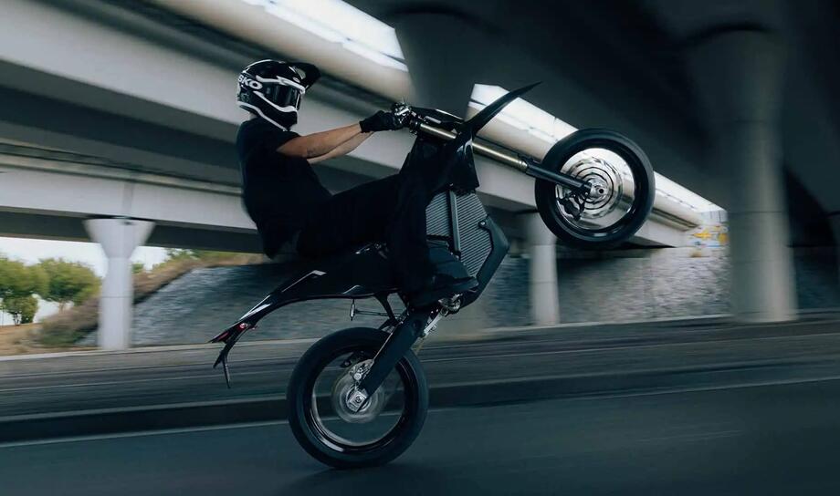 Stark Varg SM Sköll: la supermoto elettrica da 80 CV e soli 500 esemplari