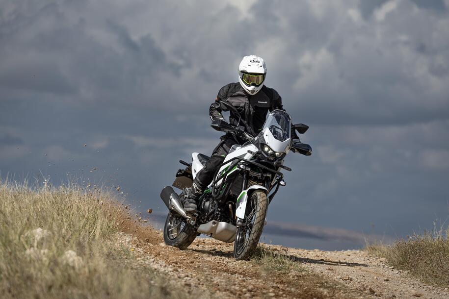 Anche Kawasaki cancella la frizione: KLE500 dal 2027 con sistema Smartride
