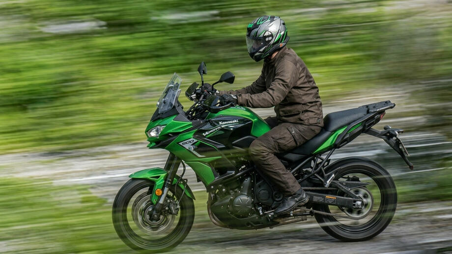Kawasaki Versys 900, nel teaser si vede tutto! Ecco come è fatta