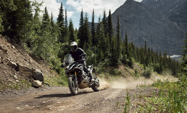 Triumph Tiger 1200 2027: 158 CV, radar anche anteriore e addio alla ruota da 21 pollici