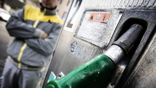 La benzina è meno cara se la pompa è comunale