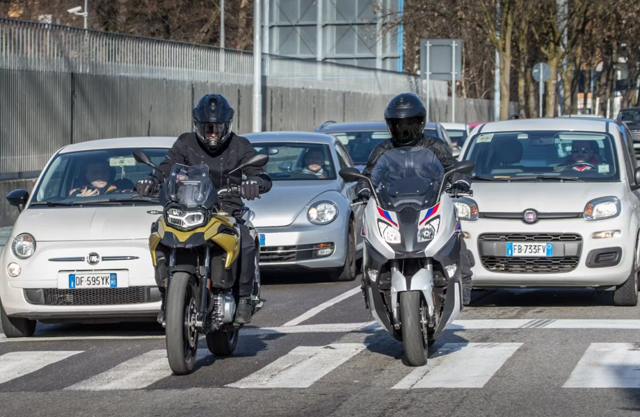 Bollo cancellato: auto o moto chi vince? Tutte le combinazioni possibili