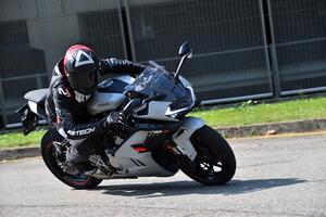 Prova CFmoto 675 SR-R, sportiva a tre cilindri per iniziare