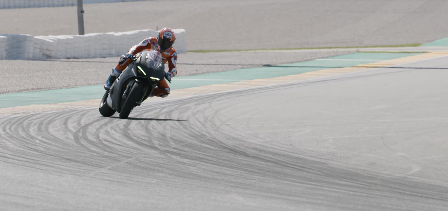 Casey Stoner Testa La Ducati Panigale V4 Potenza Da Motogp